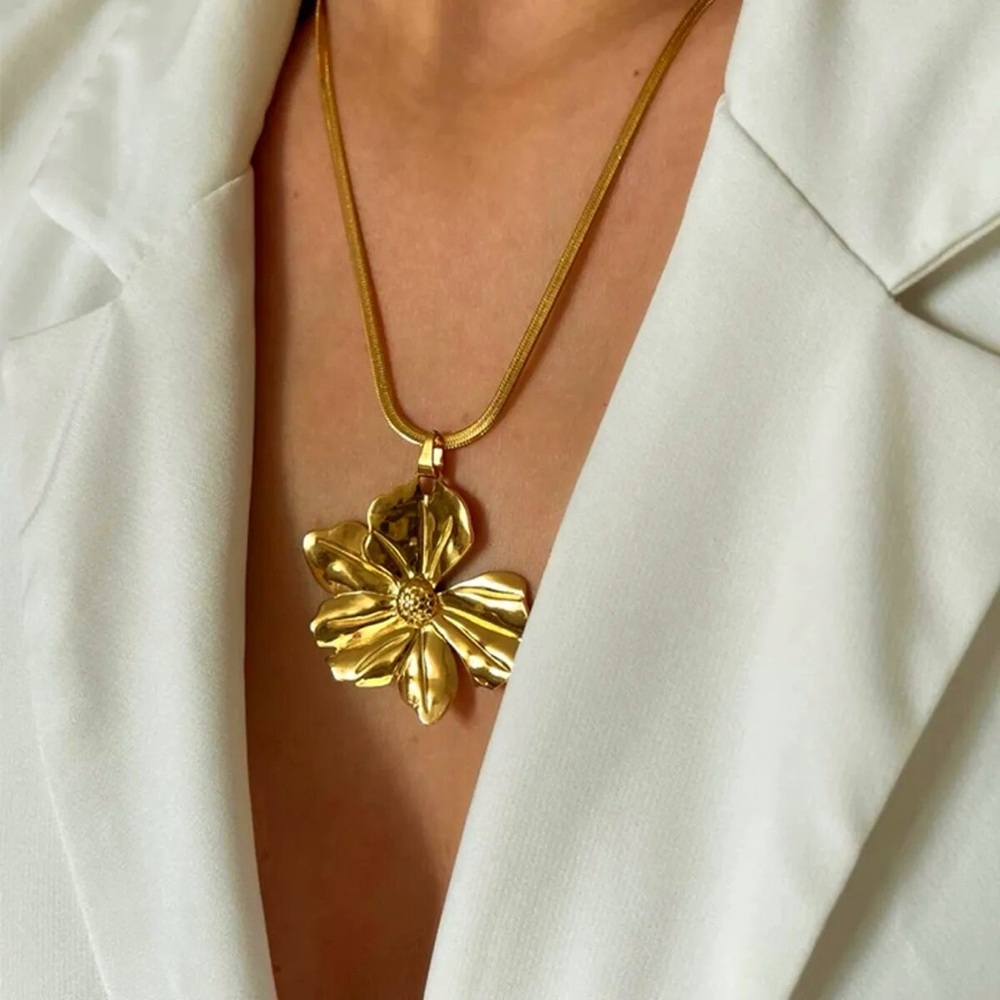 Gold Flower Pendant Necklace - Women Jewelry